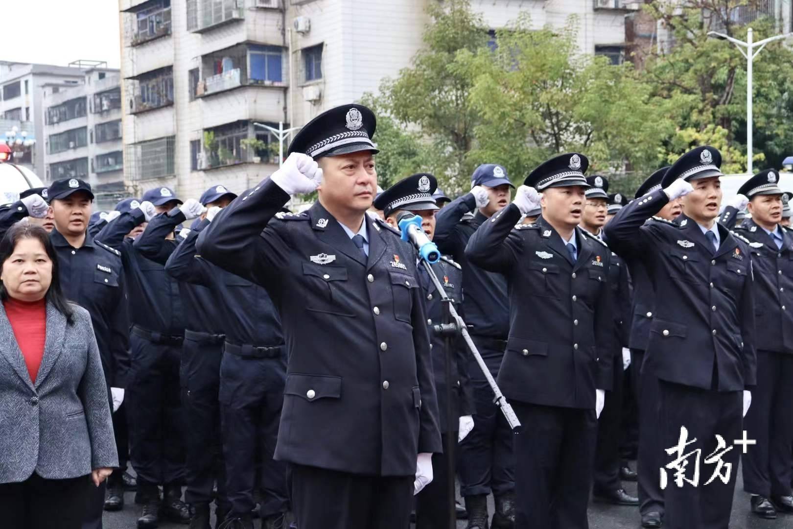 最新人民警察入警誓词及其深远影响